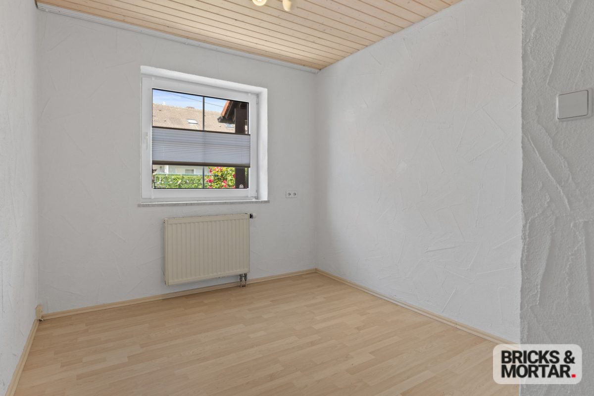Immobilienangebot - Burgau - Alle - Grünes Wohnglück mit Dachterrasse - Einfamilienhaus mit Kaminofen & Garten