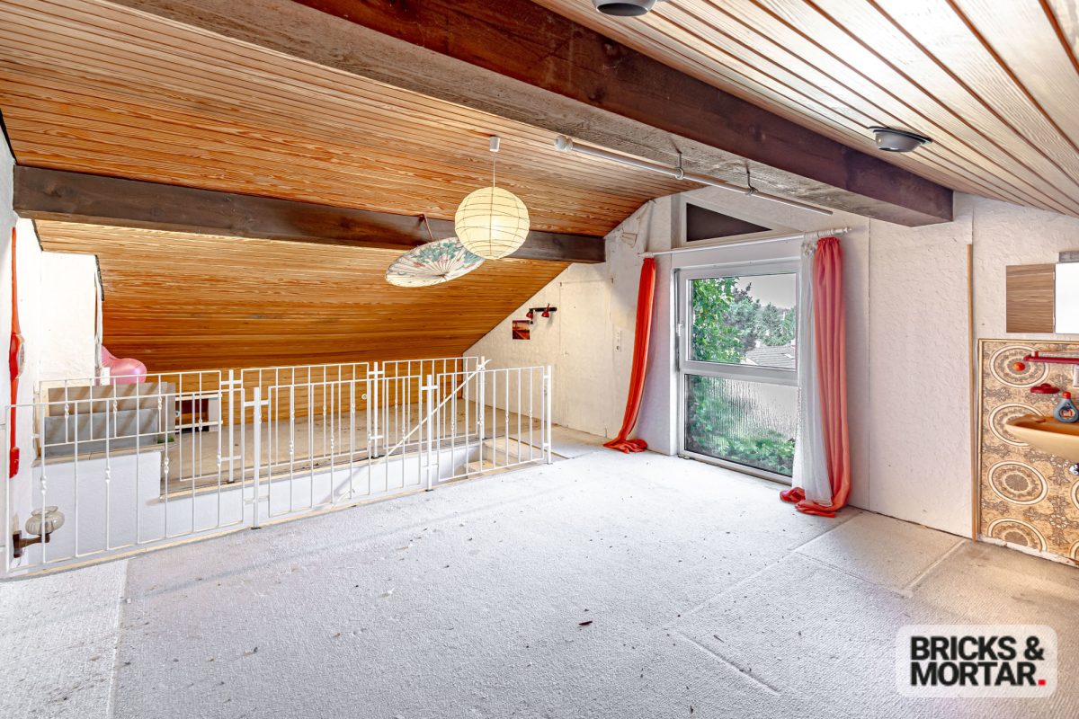 Immobilienangebot - Nürnberg - Alle - Großzügiges Reiheneckhaus in Nürnberg-Katzwang mit Sanierungsbedarf
