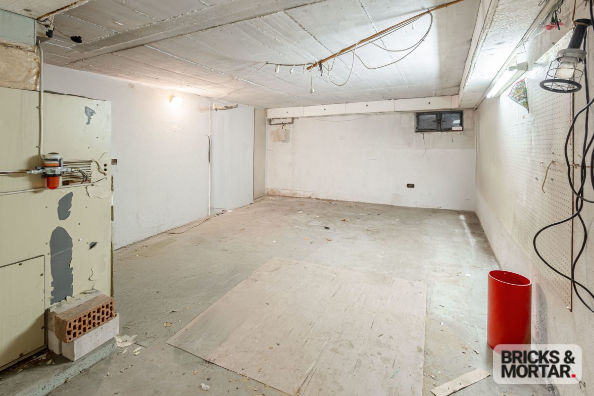 Immobilienangebot - Nürnberg - Alle - Großzügiges Reiheneckhaus in Nürnberg-Katzwang mit Sanierungsbedarf