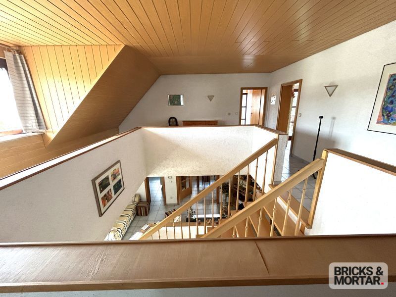 Immobilienangebot - Diedorf / Anhausen - Alle - Großzügiges, lichtdurchflutetes Einfamilienhaus in ruhiger Wohnlage  -außergewöhnliche Architektur-