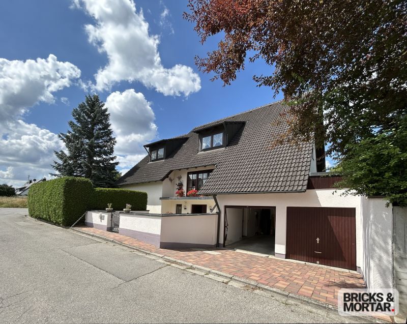 Immobilienangebot - Diedorf / Anhausen - Alle - Großzügiges, lichtdurchflutetes Einfamilienhaus in ruhiger Wohnlage  -außergewöhnliche Architektur-