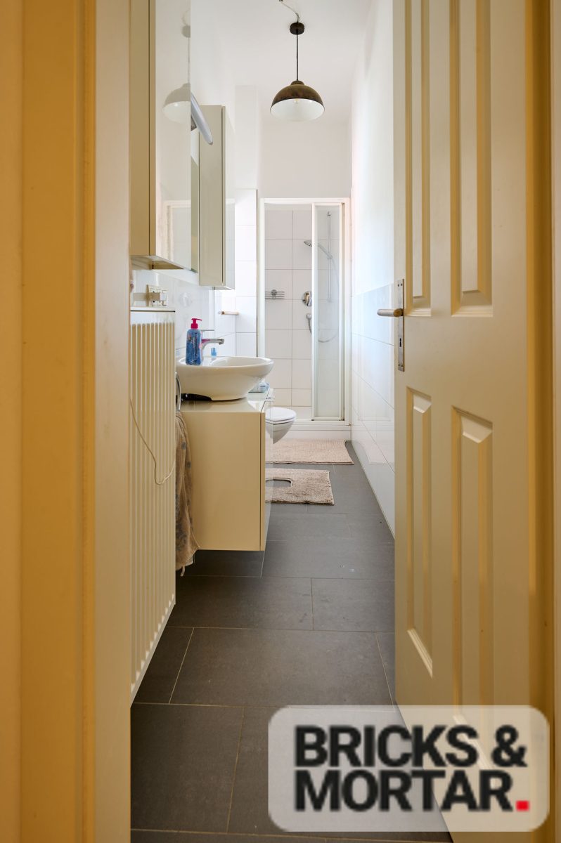 Immobilienangebot - Krumbach / Niederraunau - Alle - Wohnen im Schloss, stilvolle 2,5 Zimmer-Dachgeschosswohnung in Denkmalgeschütztem Anwesen