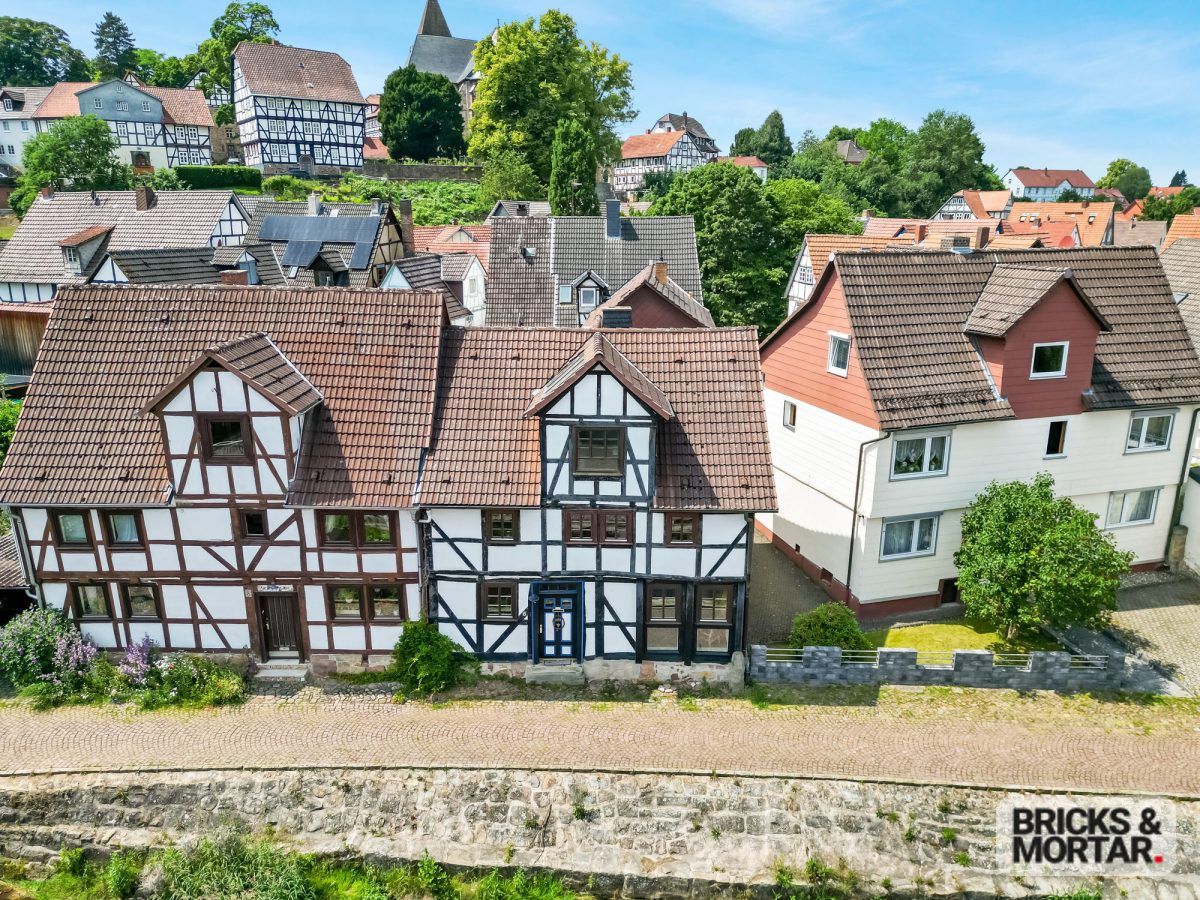 Immobilienangebot - Kaufungen - Alle - Historisches Fachwerkhaus direkt an der Losse