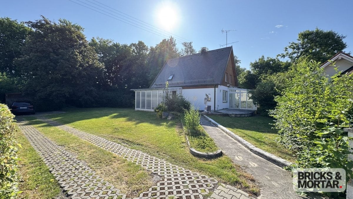 Immobilienangebot - Wehringen - Alle - Einfamilienhaus mit Charme, einem großem Garten und einer Garage im Untergeschoß