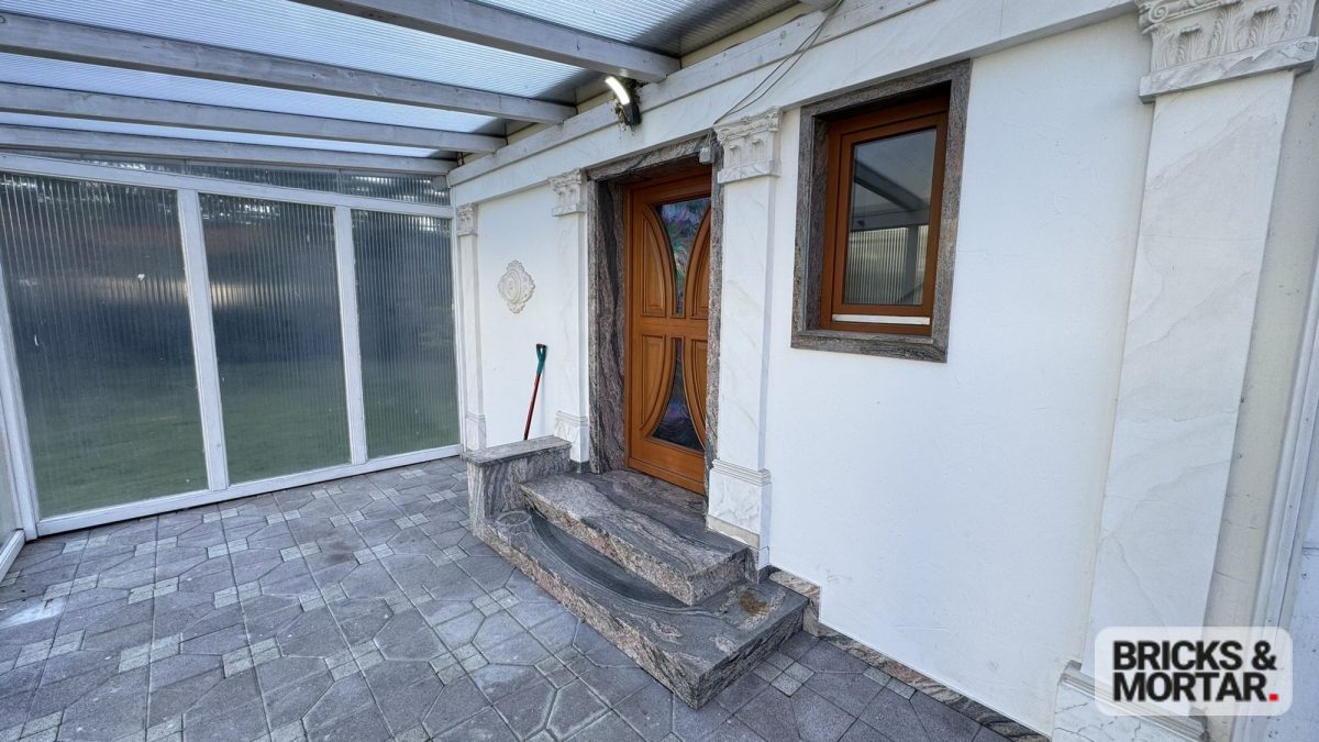 Immobilienangebot - Wehringen - Alle - Einfamilienhaus mit Charme, einem großem Garten und einer Garage im Untergeschoß