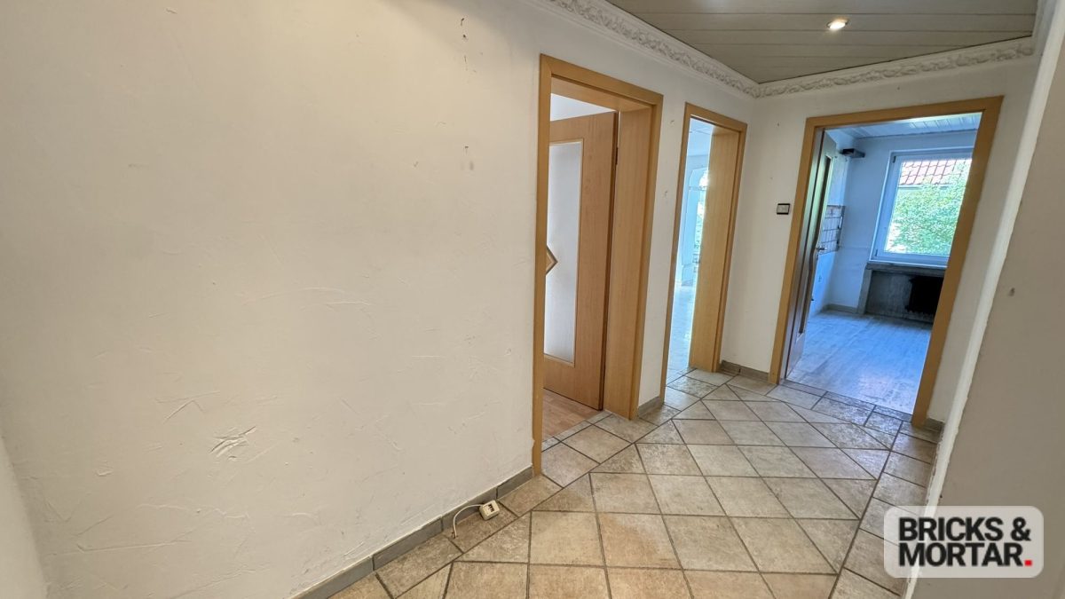 Immobilienangebot - Wehringen - Alle - Einfamilienhaus mit Charme, einem großem Garten und einer Garage im Untergeschoß