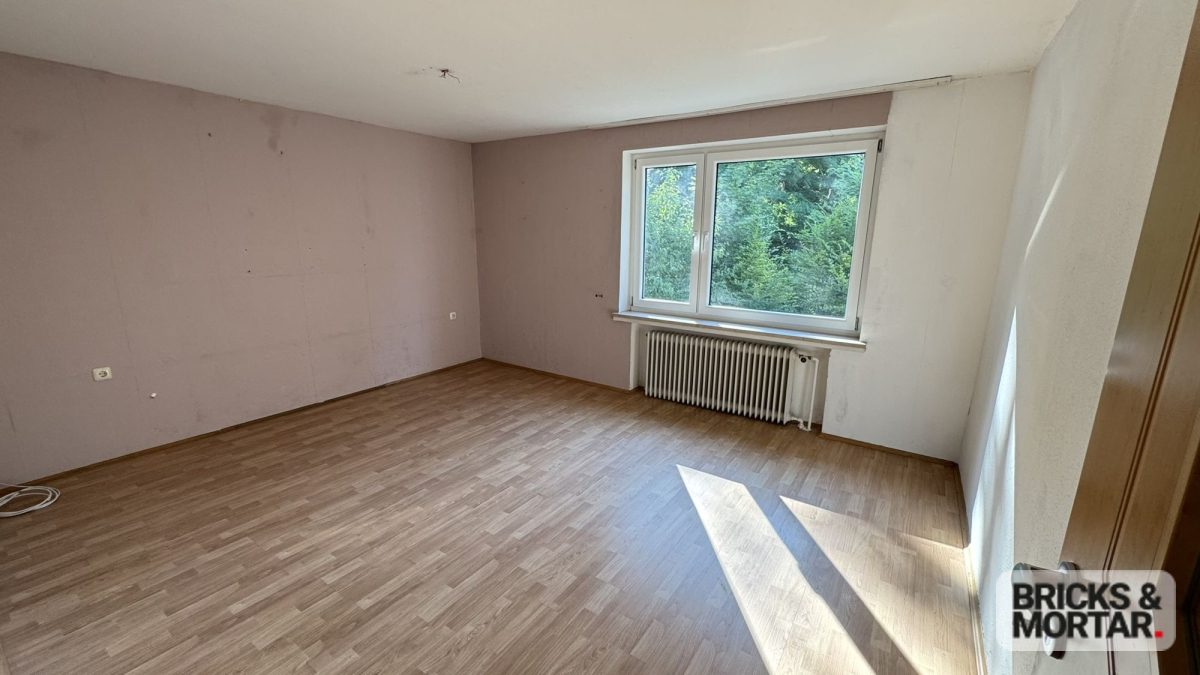 Immobilienangebot - Wehringen - Alle - Einfamilienhaus mit Charme, einem großem Garten und einer Garage im Untergeschoß