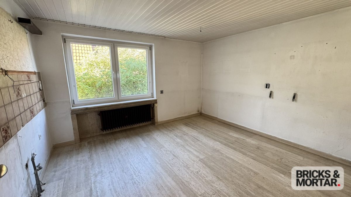 Immobilienangebot - Wehringen - Alle - Einfamilienhaus mit Charme, einem großem Garten und einer Garage im Untergeschoß