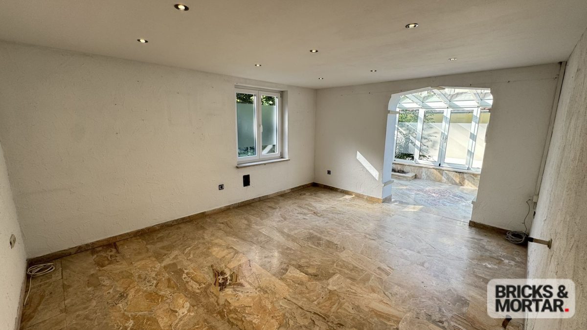 Immobilienangebot - Wehringen - Alle - Einfamilienhaus mit Charme, einem großem Garten und einer Garage im Untergeschoß