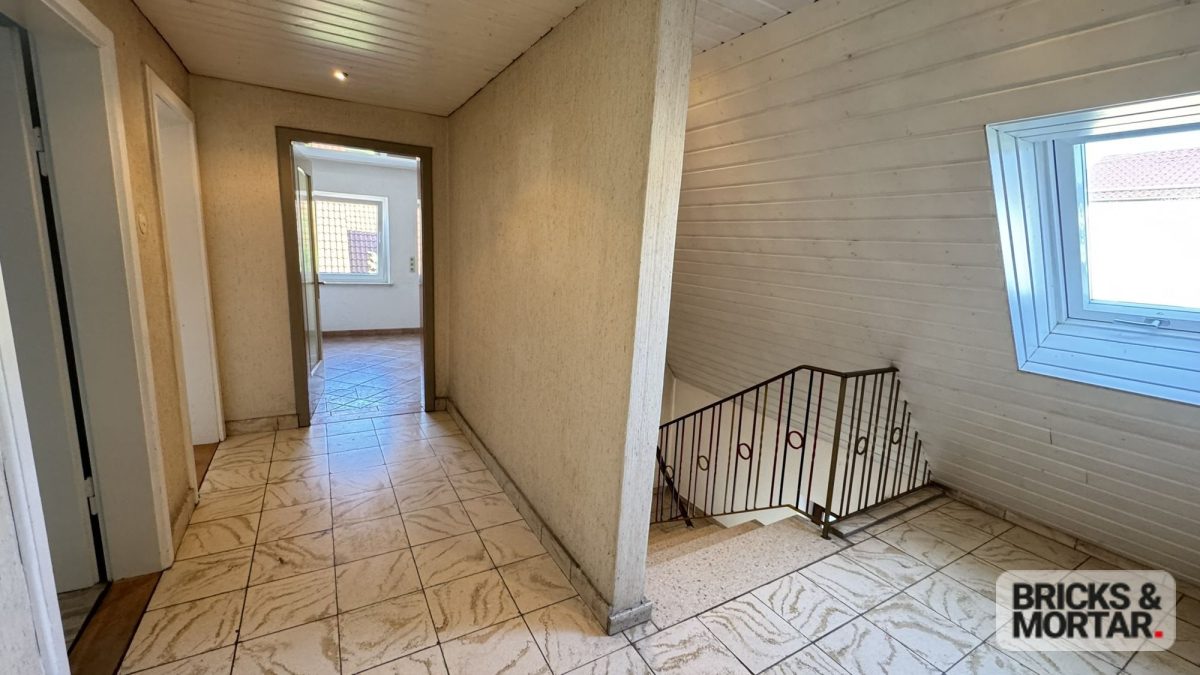 Immobilienangebot - Wehringen - Alle - Einfamilienhaus mit Charme, einem großem Garten und einer Garage im Untergeschoß