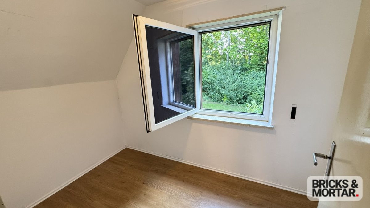 Immobilienangebot - Wehringen - Alle - Einfamilienhaus mit Charme, einem großem Garten und einer Garage im Untergeschoß