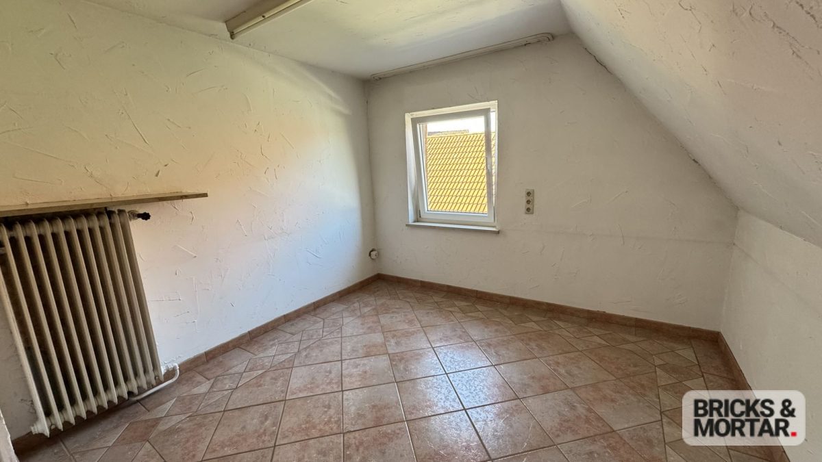 Immobilienangebot - Wehringen - Alle - Einfamilienhaus mit Charme, einem großem Garten und einer Garage im Untergeschoß