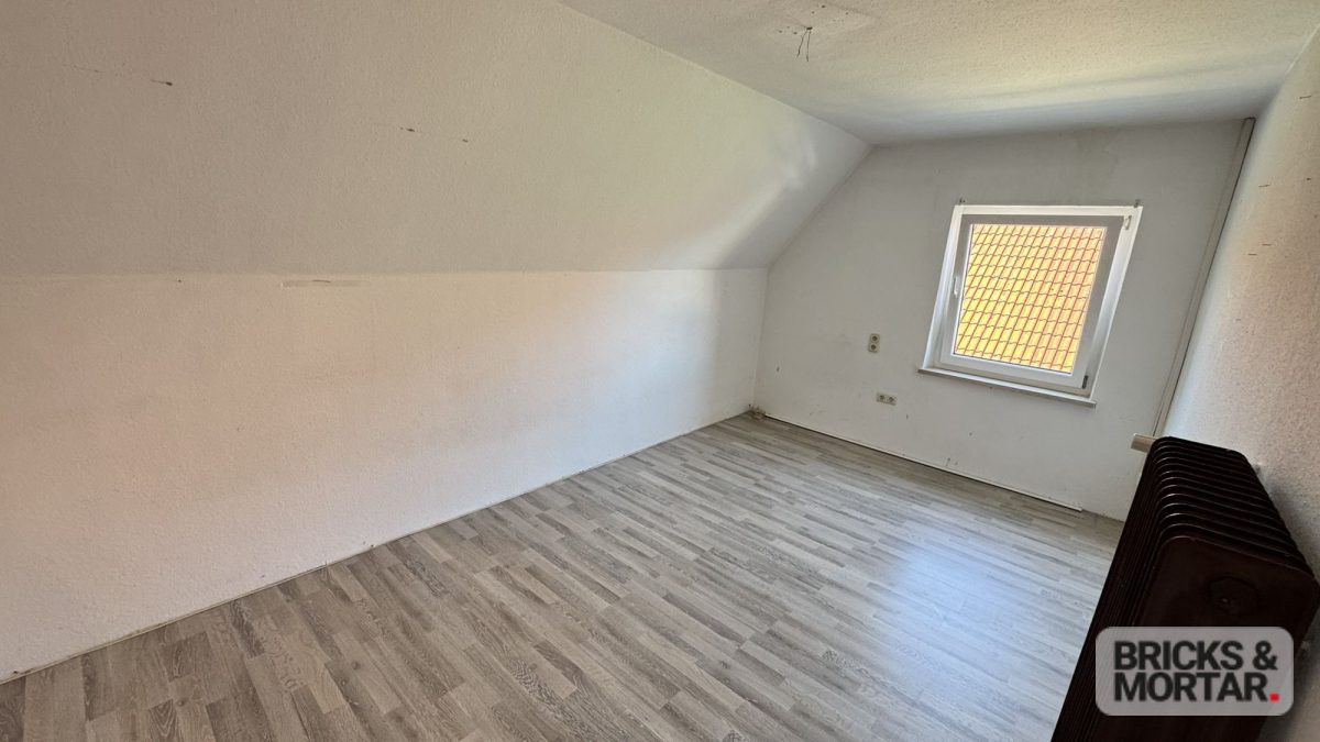 Immobilienangebot - Wehringen - Alle - Einfamilienhaus mit Charme, einem großem Garten und einer Garage im Untergeschoß