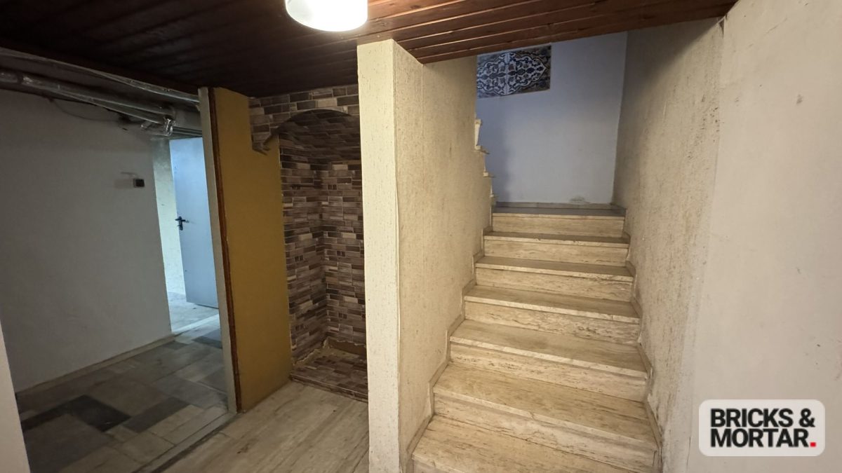 Immobilienangebot - Wehringen - Alle - Einfamilienhaus mit Charme, einem großem Garten und einer Garage im Untergeschoß
