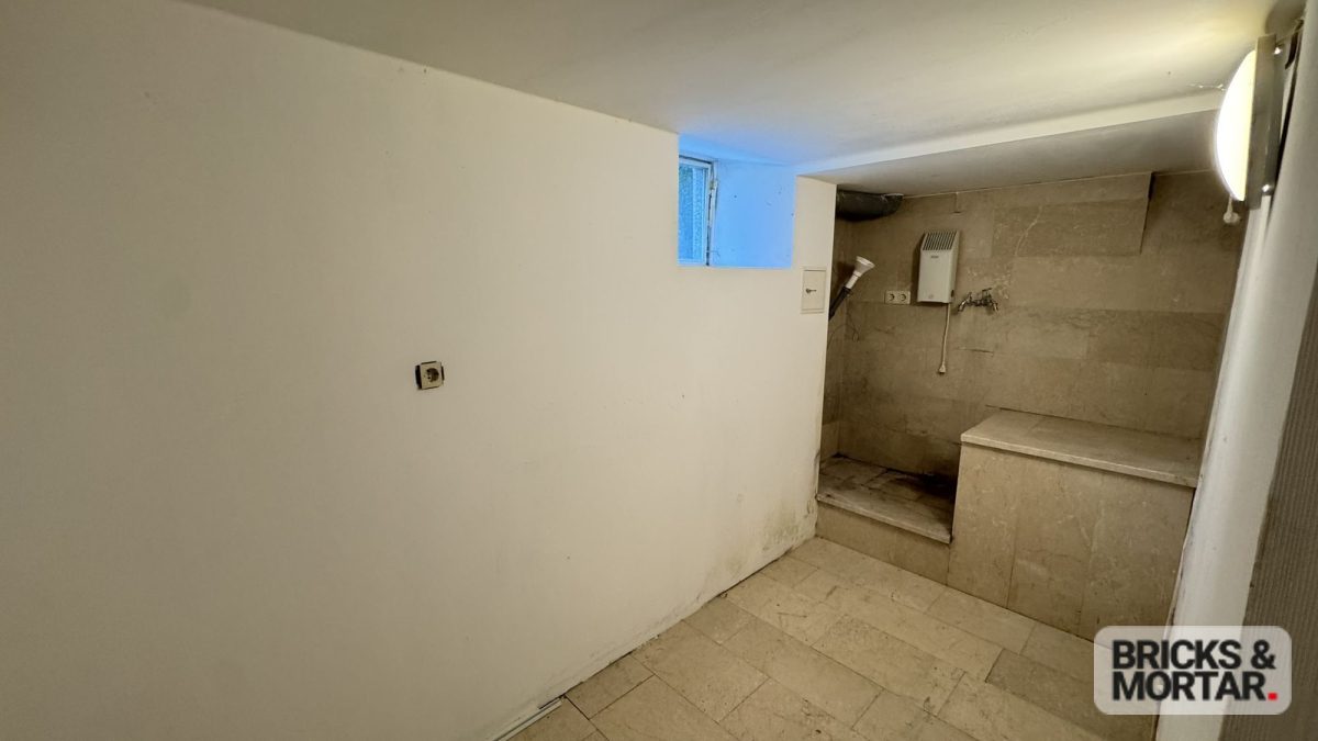 Immobilienangebot - Wehringen - Alle - Einfamilienhaus mit Charme, einem großem Garten und einer Garage im Untergeschoß