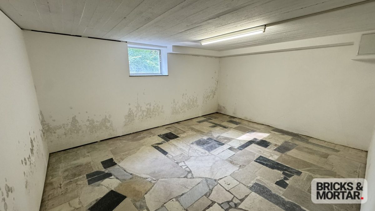 Immobilienangebot - Wehringen - Alle - Einfamilienhaus mit Charme, einem großem Garten und einer Garage im Untergeschoß