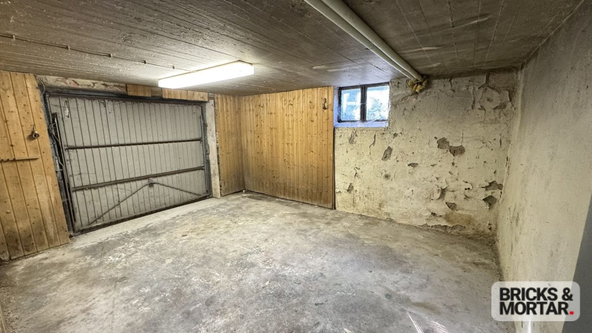 Immobilienangebot - Wehringen - Alle - Einfamilienhaus mit Charme, einem großem Garten und einer Garage im Untergeschoß