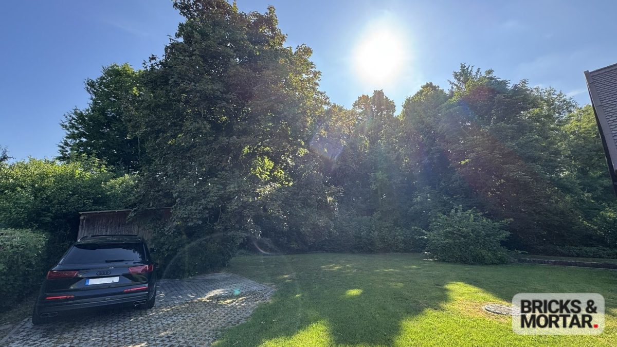 Immobilienangebot - Wehringen - Alle - Einfamilienhaus mit Charme, einem großem Garten und einer Garage im Untergeschoß