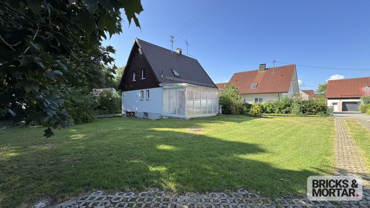 Immobilienangebot - Wehringen - Alle - Einfamilienhaus mit Charme, einem großem Garten und einer Garage im Untergeschoß