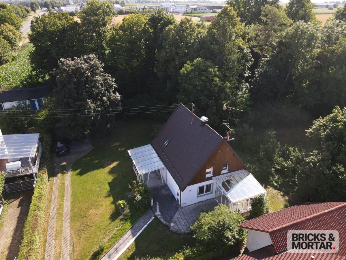 Immobilienangebot - Wehringen - Alle - Einfamilienhaus mit Charme, einem großem Garten und einer Garage im Untergeschoß