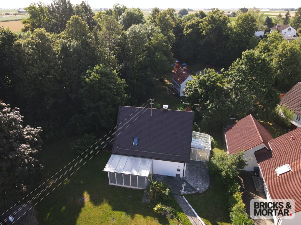 Immobilienangebot - Wehringen - Alle - Einfamilienhaus mit Charme, einem großem Garten und einer Garage im Untergeschoß