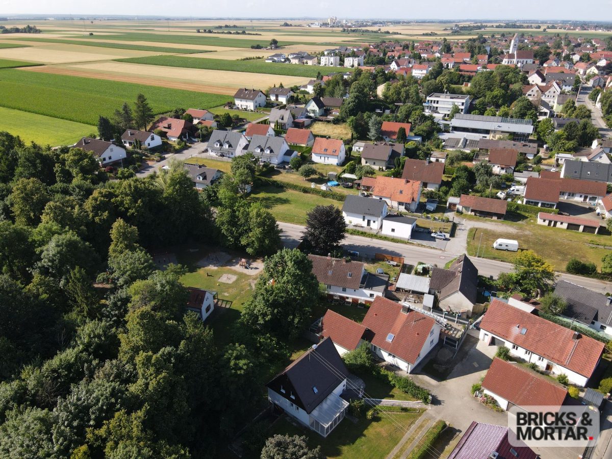 Immobilienangebot - Wehringen - Alle - Einfamilienhaus mit Charme, einem großem Garten und einer Garage im Untergeschoß