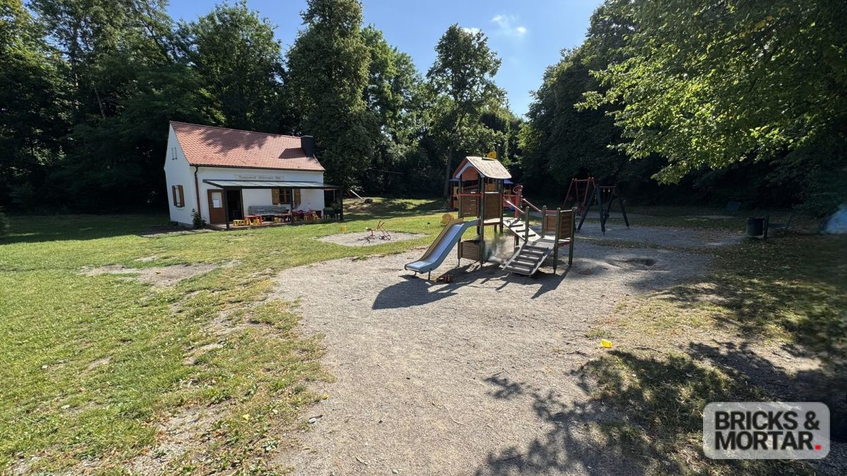 Immobilienangebot - Wehringen - Alle - Einfamilienhaus mit Charme, einem großem Garten und einer Garage im Untergeschoß