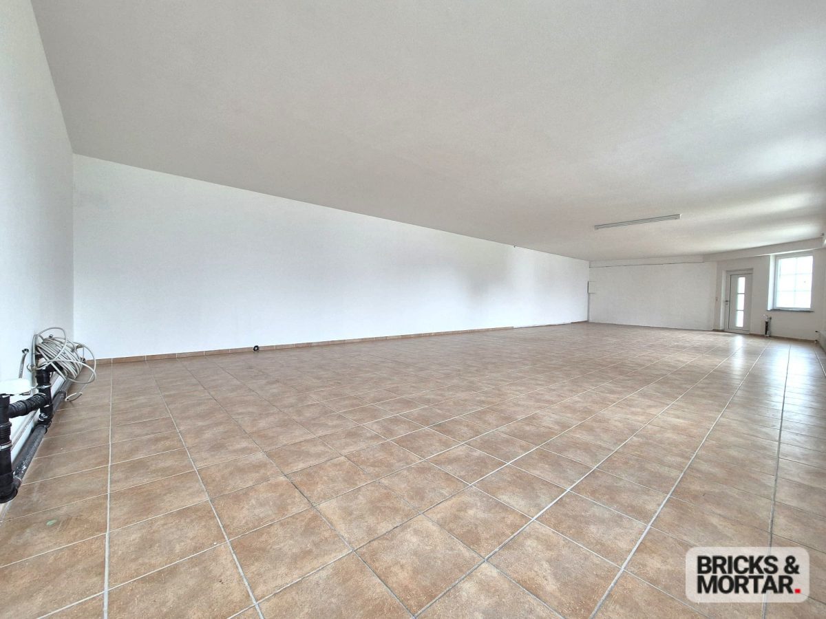Immobilienangebot - Altenmarkt an der Alz - Alle - ***Individuell wohnen auf 112,5m² – Umbaufähiges Objekt mit Terrasse & Stellplätzen***
