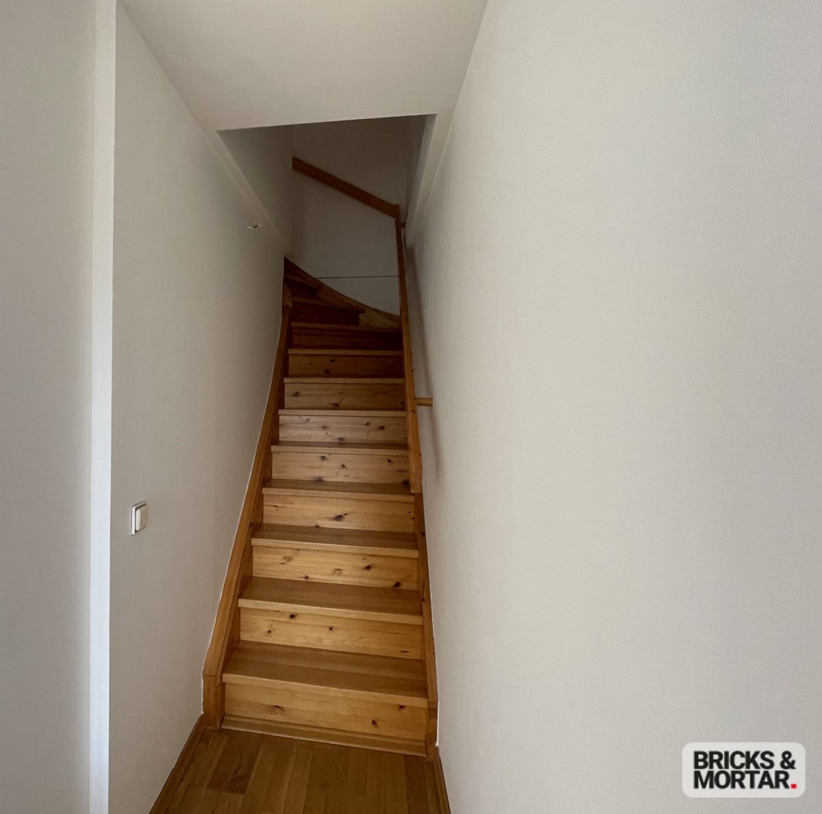 Immobilienangebot - Leipzig / Leutzsch - Alle - Modernisierte Maisonettewohnung mit 2 Balkonen und optinaler Tiefgaragenstellplatz