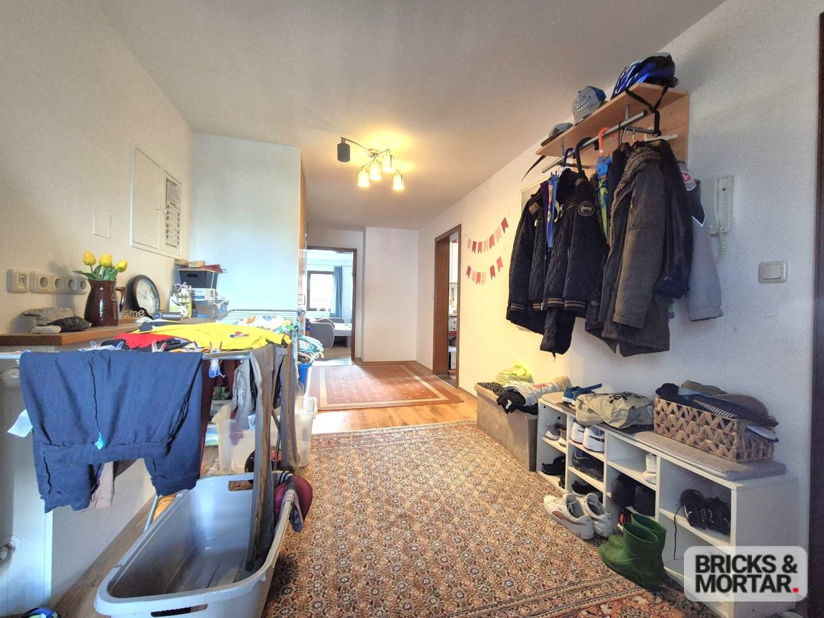 Immobilienangebot - Halfing - Alle - *Geräumige 2-Zimmer-Wohnung mit Balkon und Stellplatz in Halfing*