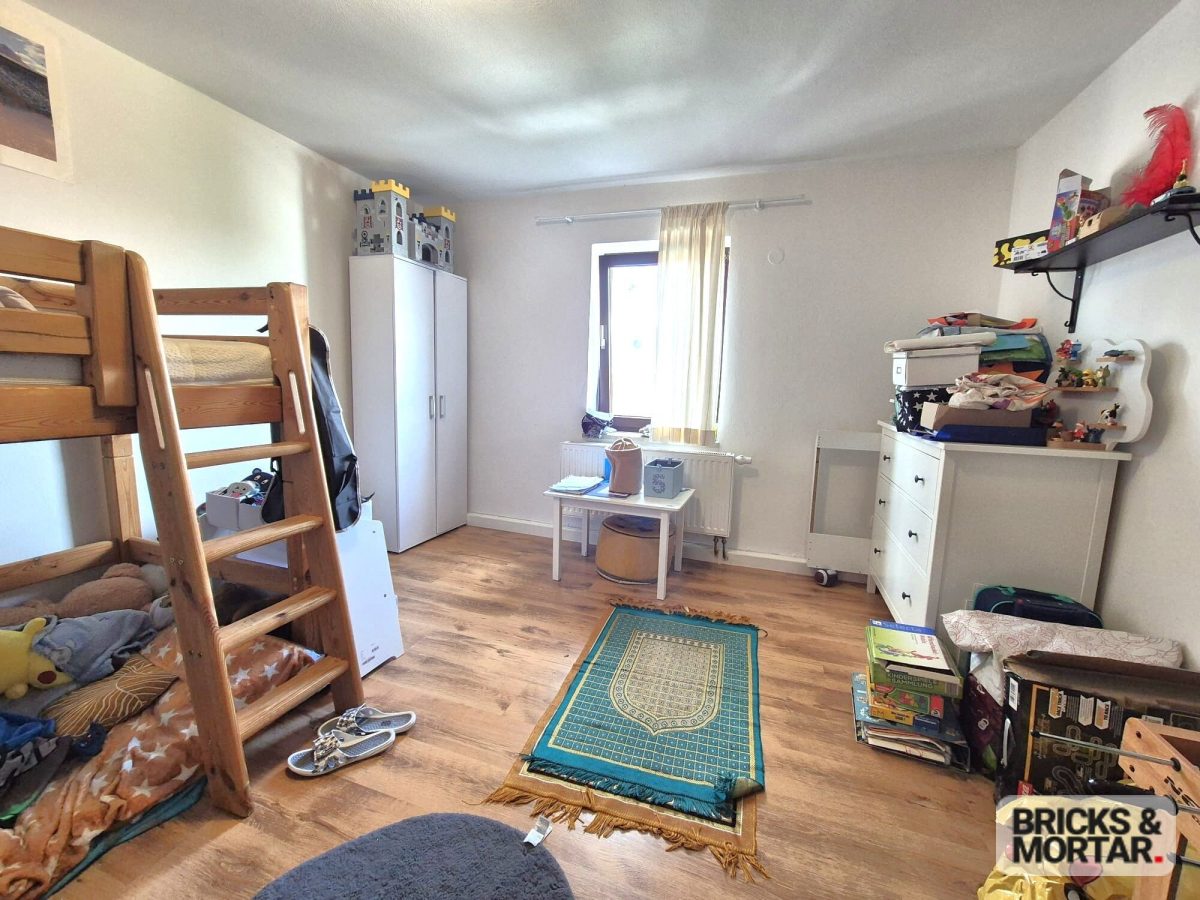 Immobilienangebot - Halfing - Alle - *Geräumige 2-Zimmer-Wohnung mit Balkon und Stellplatz in Halfing*