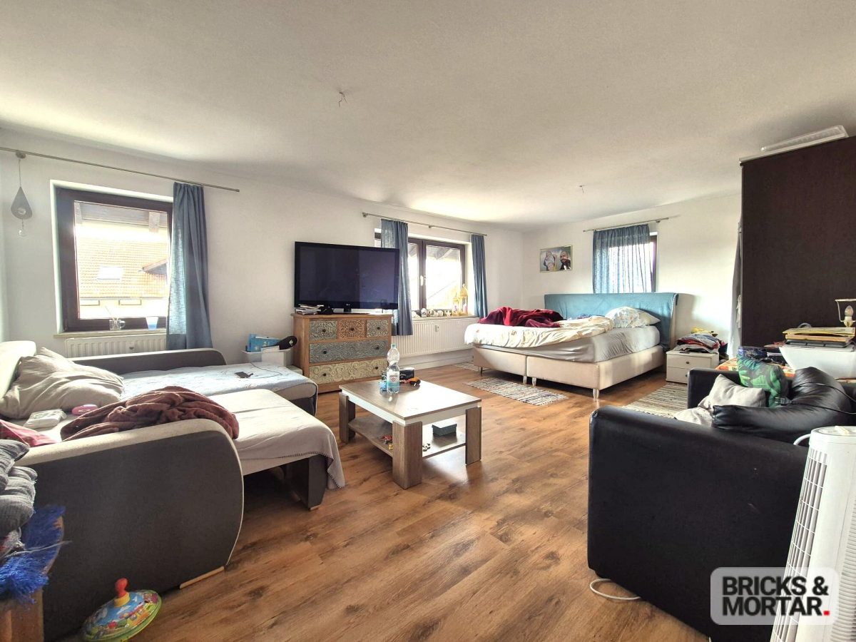 Immobilienangebot - Halfing - Alle - *Geräumige 2-Zimmer-Wohnung mit Balkon und Stellplatz in Halfing*