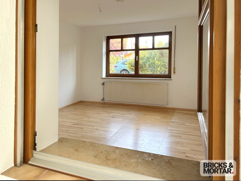 Immobilienangebot - Untermeitingen - Alle - Charmante 3-Zimmer-Wohnung mit Wintergarten und Gartenanteil, ruhige Lage, TG-Stellplatz vorhanden