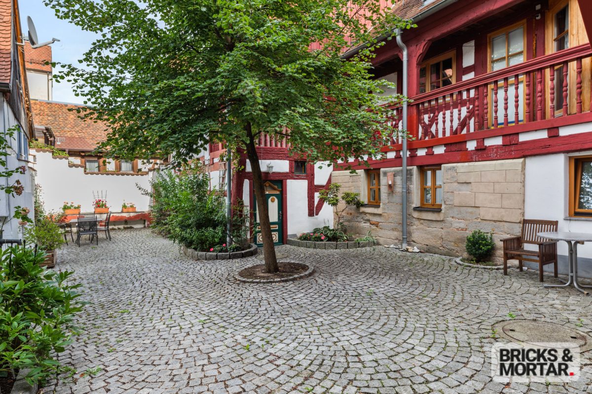 Immobilienangebot - Altdorf bei Nürnberg - Alle - Historischer Charme trifft auf flexible Nutzung – Zwei getrennte Wohneinheiten in Altdorf