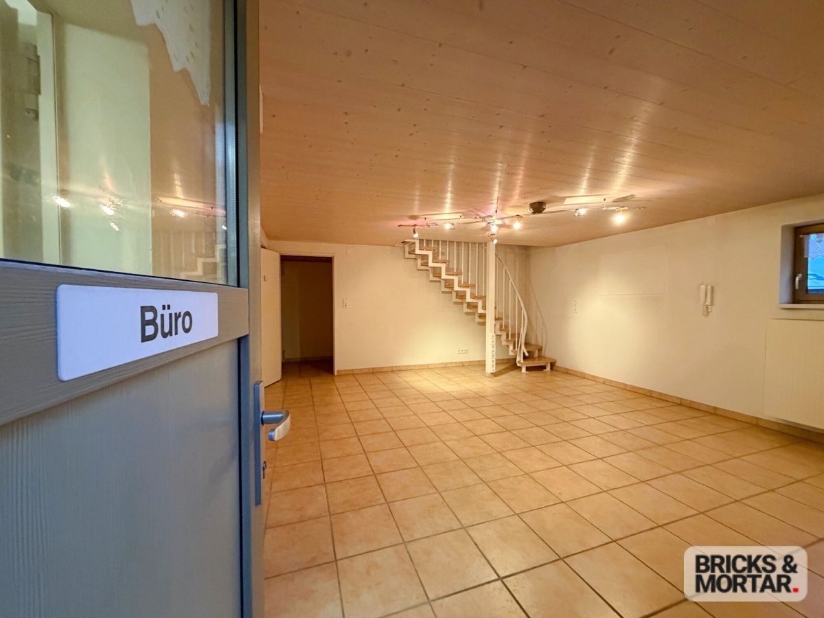 Immobilienangebot - Wald - Alle - Vielseitig nutzbare Haus mit 4 Wohnungen, PV-Anlage und ausreichend PKW-Stellplätzen