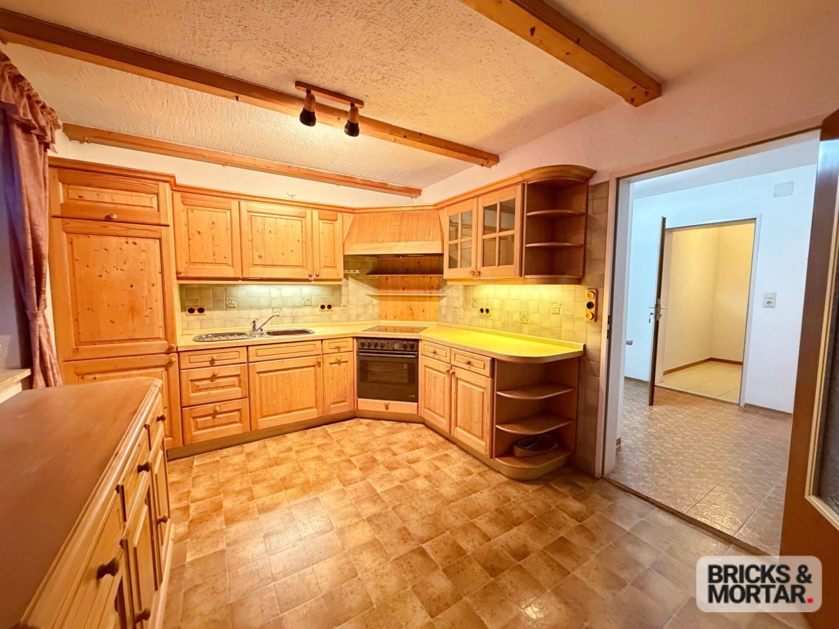 Immobilienangebot - Wald - Alle - Vielseitig nutzbare Haus mit 4 Wohnungen, PV-Anlage und ausreichend PKW-Stellplätzen