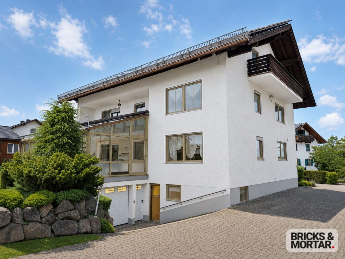 Immobilienangebot - Wald - Alle - Vielseitig nutzbare Haus mit 4 Wohnungen, PV-Anlage und ausreichend PKW-Stellplätzen