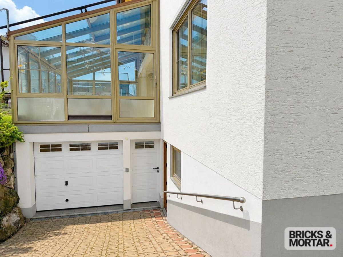 Immobilienangebot - Wald - Alle - Vielseitig nutzbare Haus mit 4 Wohnungen, PV-Anlage und ausreichend PKW-Stellplätzen