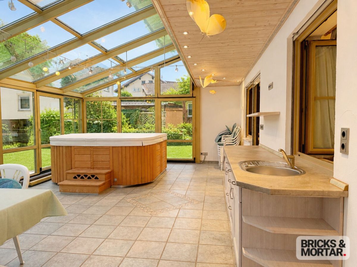 Immobilienangebot - Wald - Alle - Vielseitig nutzbare Haus mit 4 Wohnungen, PV-Anlage und ausreichend PKW-Stellplätzen