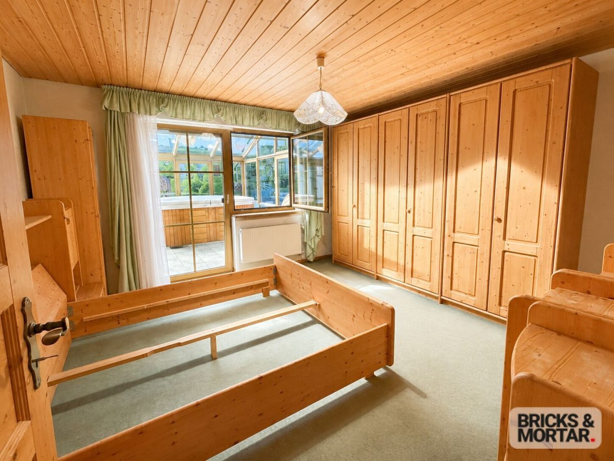 Immobilienangebot - Wald - Alle - Vielseitig nutzbare Haus mit 4 Wohnungen, PV-Anlage und ausreichend PKW-Stellplätzen