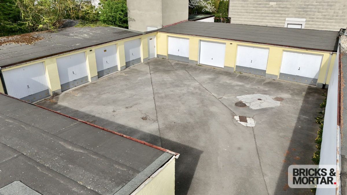 Immobilienangebot - Augsburg / Hochzoll-Süd - Grundstücke - Garagenhof in Augsburg-Hochzoll – 12 Einheiten mit stabilem Cashflow & Mietsteigerungspotenzial