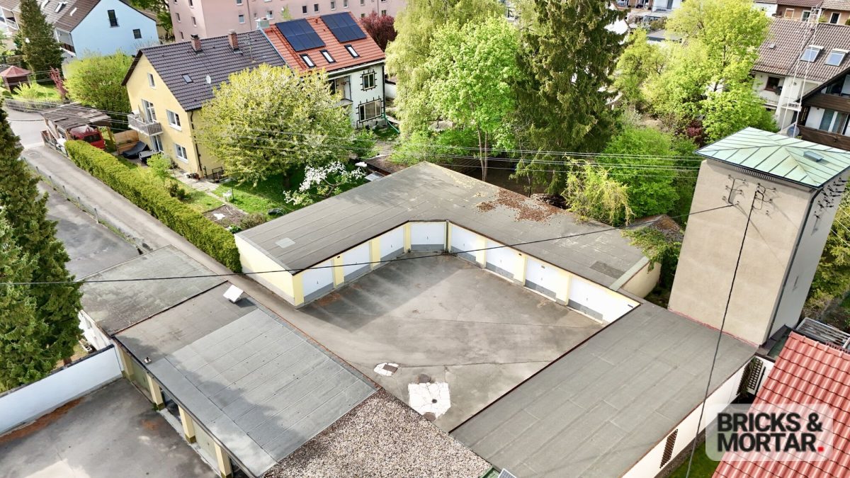 Immobilienangebot - Augsburg / Hochzoll-Süd - Grundstücke - Garagenhof in Augsburg-Hochzoll – 12 Einheiten mit stabilem Cashflow & Mietsteigerungspotenzial