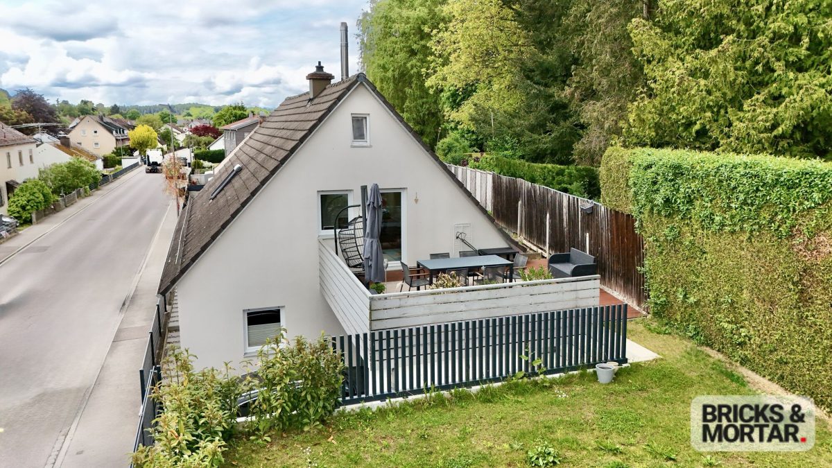 Immobilienangebot - Aystetten - Alle - Stilvoll modernisiertes Einfamilienhaus – Hochwertig saniert, großzügige Terrasse & uneinsehbarer Garten