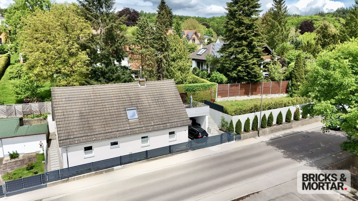 Immobilienangebot - Aystetten - Alle - Stilvoll modernisiertes Einfamilienhaus – Hochwertig saniert, großzügige Terrasse & uneinsehbarer Garten