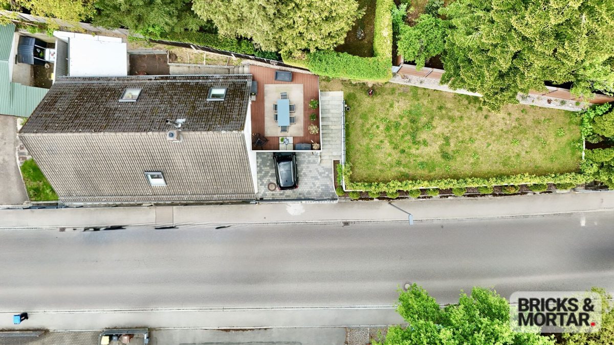 Immobilienangebot - Aystetten - Alle - Stilvoll modernisiertes Einfamilienhaus – Hochwertig saniert, großzügige Terrasse & uneinsehbarer Garten
