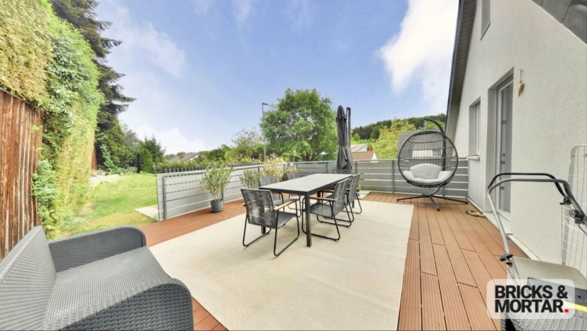 Immobilienangebot - Aystetten - Alle - Stilvoll modernisiertes Einfamilienhaus – Hochwertig saniert, großzügige Terrasse & uneinsehbarer Garten