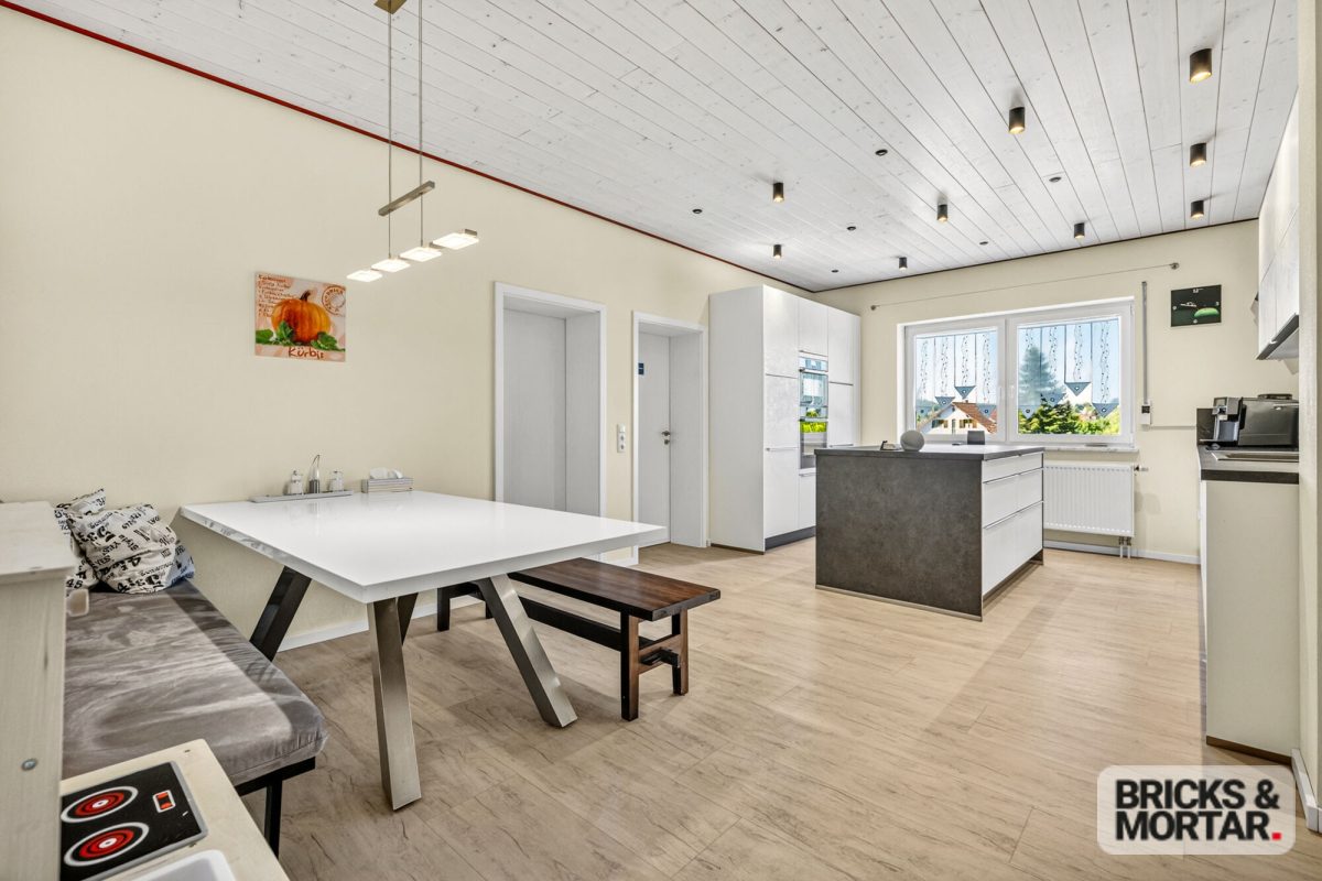 Immobilienangebot - Zusmarshausen - Alle - Arbeiten und Wohnen unter einem Dach!
Vielseitige Immobilie mit Top-Anbindung an die A8