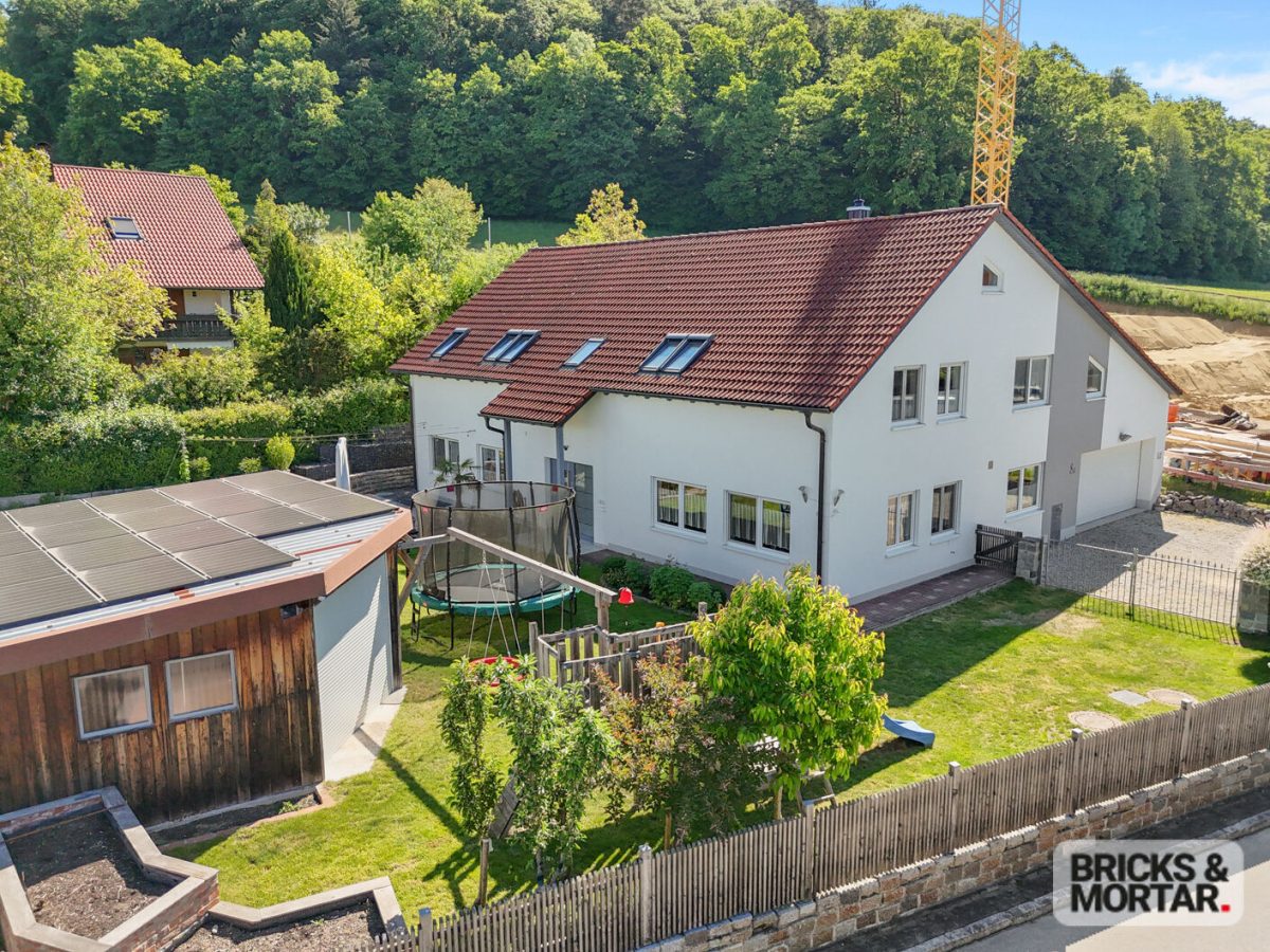 Immobilienangebot - Zusmarshausen - Alle - Arbeiten und Wohnen unter einem Dach!
Vielseitige Immobilie mit Top-Anbindung an die A8