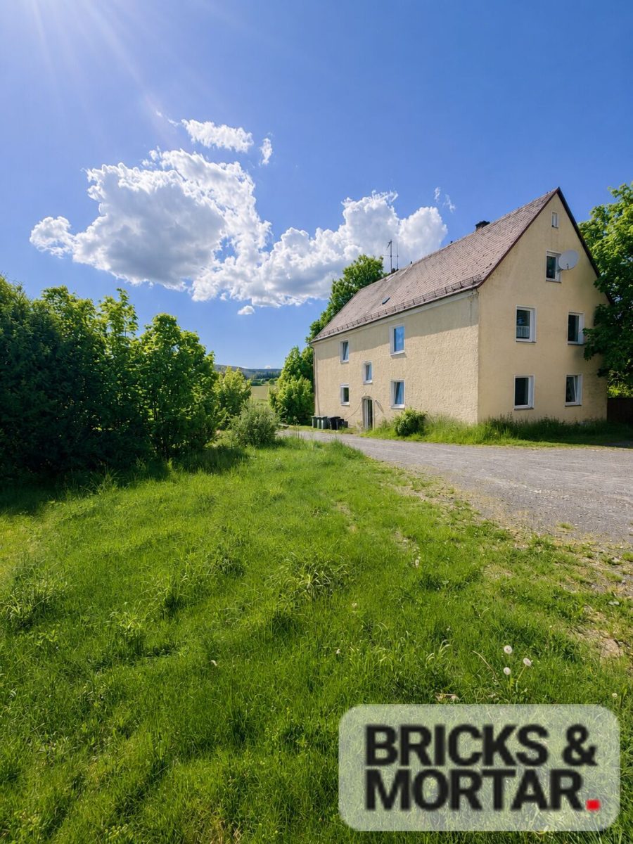 Immobilienangebot - Brand - Alle - Kapitalanlage mit Entwicklungspotenzial – Zwei Mehrfamilienhäuser auf großem Grundstück in Brand