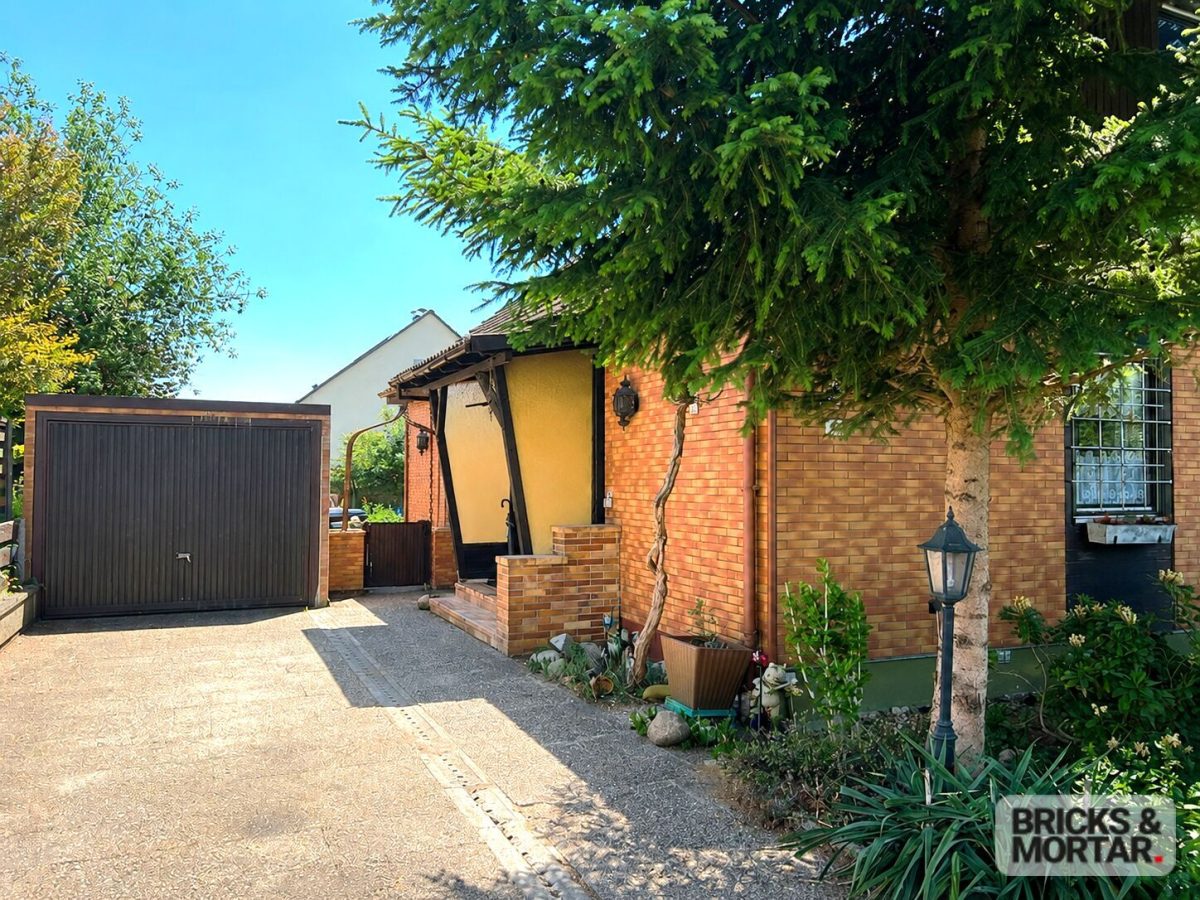 Immobilienangebot - Adelsried - Alle - Großzügiges freistehendes Einfamilienhaus in ruhiger Wohnlage von Adelsried